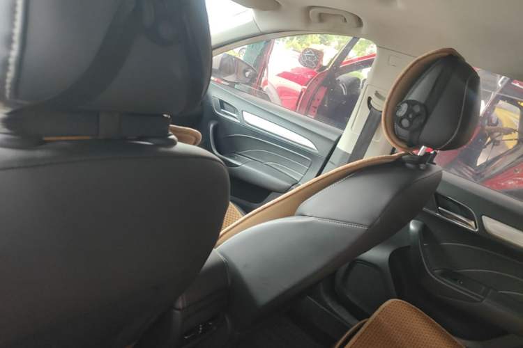 Used Roewe i6 New Energy 2017 45T Hybrid Connect & Smart Enjoyment Edition Headliner