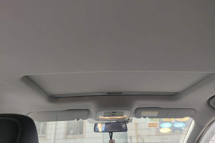 Used Roewe i6 New Energy 2017 45T Hybrid Connect & Smart Enjoyment Edition Headliner