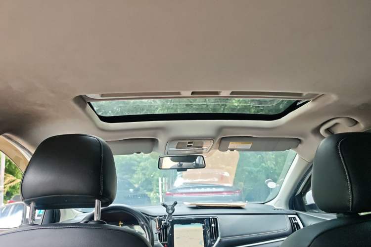 Used Roewe i6 New Energy 2017 45T Hybrid Connect & Smart Enjoyment Edition Headliner