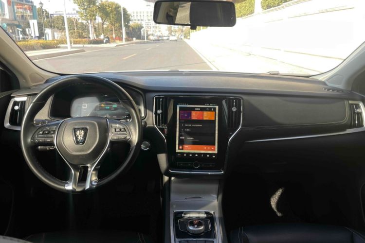 Used Roewe i6 New Energy 2017 45T Hybrid Connect & Smart Enjoyment Edition Interior 1