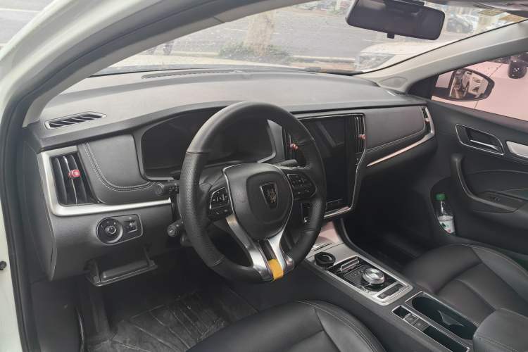 Used Roewe i6 New Energy 2017 45T Hybrid Connect & Smart Enjoyment Edition Interior 2