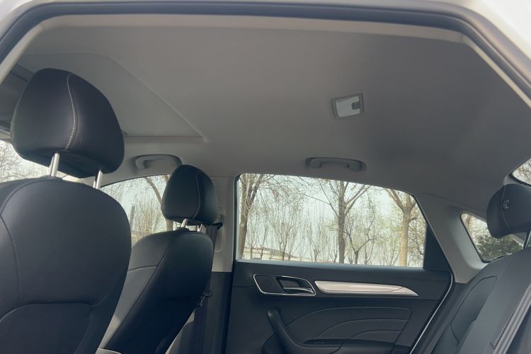 Used Roewe i6 New Energy 2017 45T Hybrid Connect & Smart Enjoyment Edition Interior 2