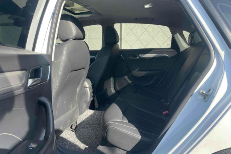 Used Roewe i6 New Energy 2017 45T Hybrid Connect & Smart Enjoyment Edition Interior 3