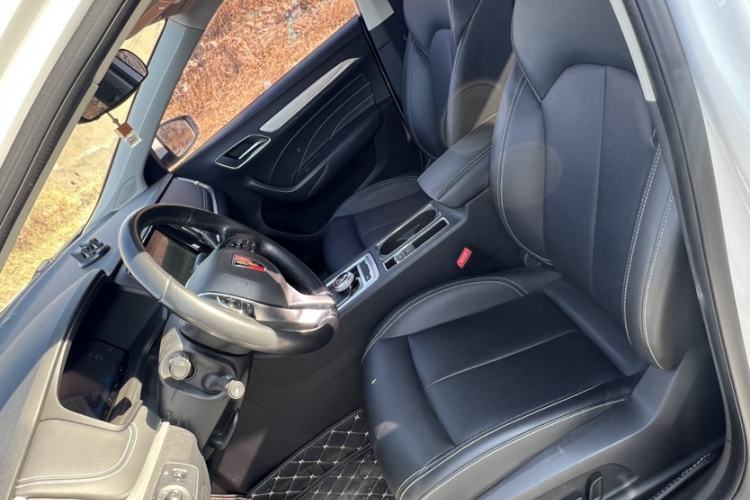 Used Roewe i6 New Energy 2017 45T Hybrid Connect & Smart Enjoyment Edition Interior 3