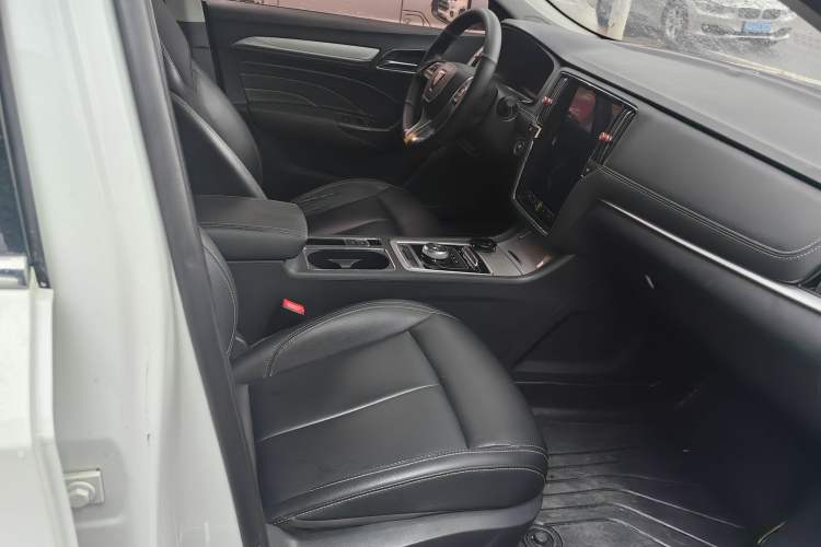 Used Roewe i6 New Energy 2017 45T Hybrid Connect & Smart Enjoyment Edition Interior 4
