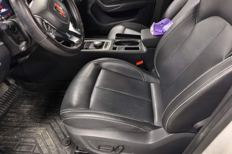 Used Roewe i6 New Energy 2017 45T Hybrid Connect & Smart Enjoyment Edition Interior 4