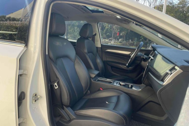 Used Roewe i6 New Energy 2017 45T Hybrid Connect & Smart Enjoyment Edition Interior 4