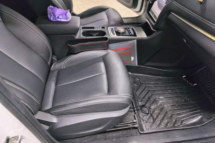 Used Roewe i6 New Energy 2017 45T Hybrid Connect & Smart Enjoyment Edition Interior 5