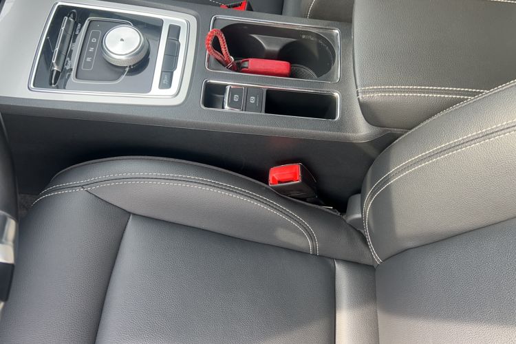Used Roewe i6 New Energy 2017 45T Hybrid Connect & Smart Enjoyment Edition Interior 6