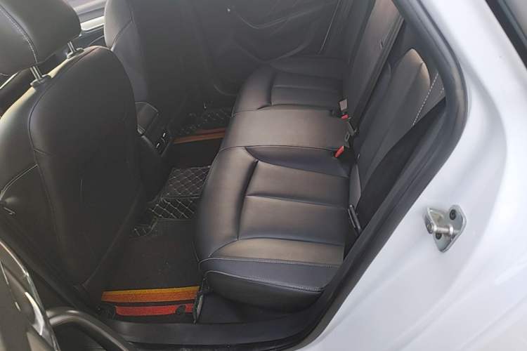 Used Roewe i6 New Energy 2017 45T Hybrid Connect & Smart Enjoyment Edition Left Rear Seat