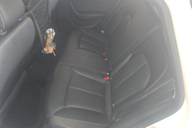Used Roewe i6 New Energy 2017 45T Hybrid Connect & Smart Enjoyment Edition Left Rear Seat