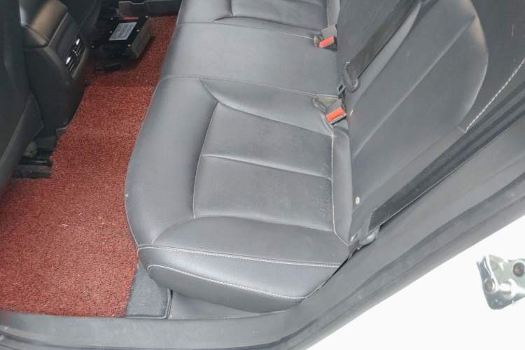 Used Roewe i6 New Energy 2017 45T Hybrid Connect & Smart Enjoyment Edition Left Rear Seat