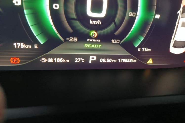 Used Roewe i6 New Energy 2017 45T Hybrid Connect & Smart Enjoyment Edition Odometer Close Up