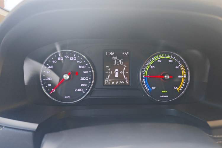 Used Roewe i6 New Energy 2017 45T Hybrid Connect & Smart Enjoyment Edition Odometer Close Up