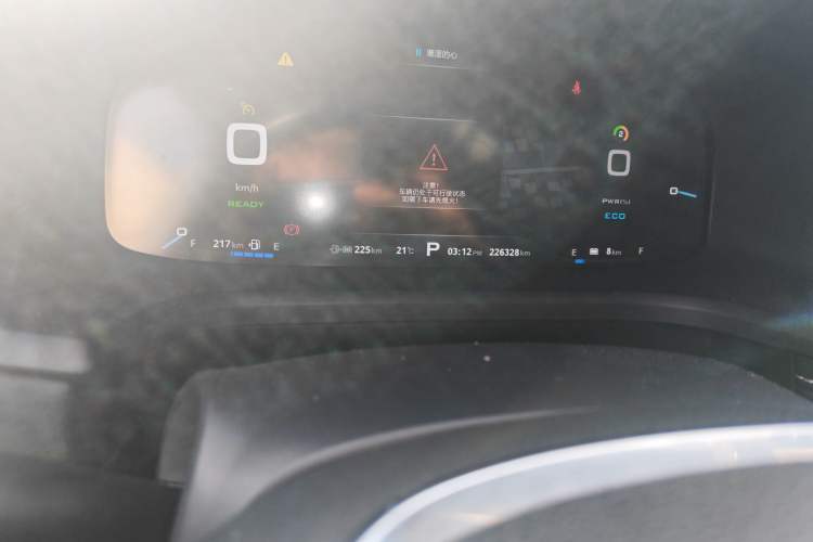 Used Roewe i6 New Energy 2017 45T Hybrid Connect & Smart Enjoyment Edition Odometer Close Up