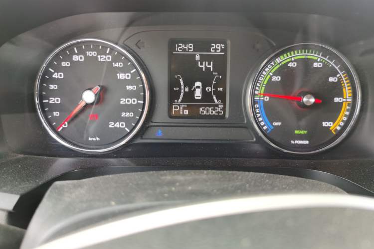 Used Roewe i6 New Energy 2017 45T Hybrid Connect & Smart Enjoyment Edition Odometer Close Up