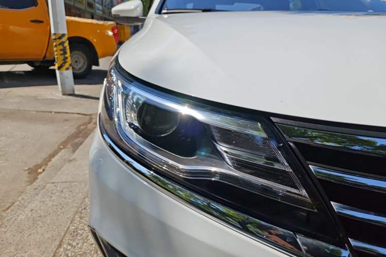 Used Roewe i6 New Energy 2017 45T Hybrid Connect & Smart Enjoyment Edition Right Front Headlight
