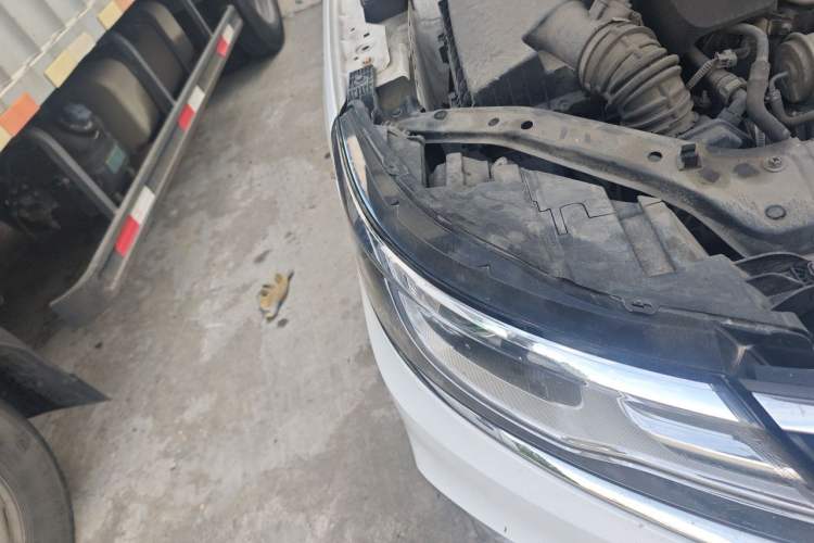 Used Roewe i6 New Energy 2017 45T Hybrid Connect & Smart Enjoyment Edition Right Front Headlight