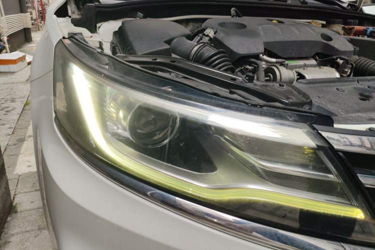 Used Roewe i6 New Energy 2017 45T Hybrid Connect & Smart Enjoyment Edition Right Front Headlight