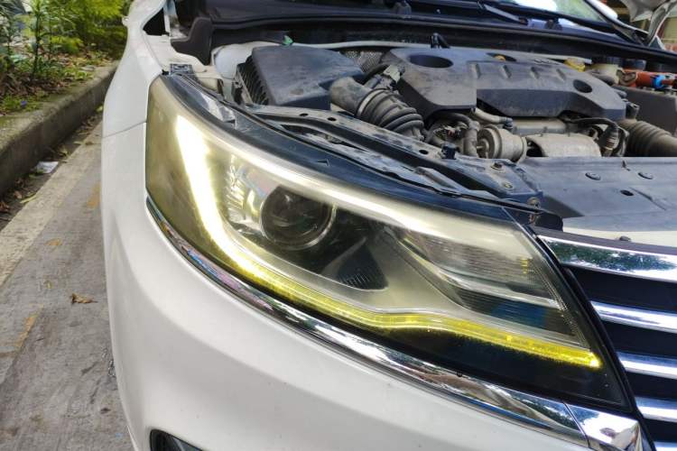 Used Roewe i6 New Energy 2017 45T Hybrid Connect & Smart Enjoyment Edition Right Front Headlight