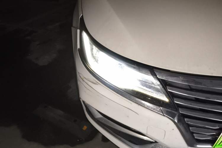 Used Roewe i6 New Energy 2017 45T Hybrid Connect & Smart Enjoyment Edition Right Front Headlight