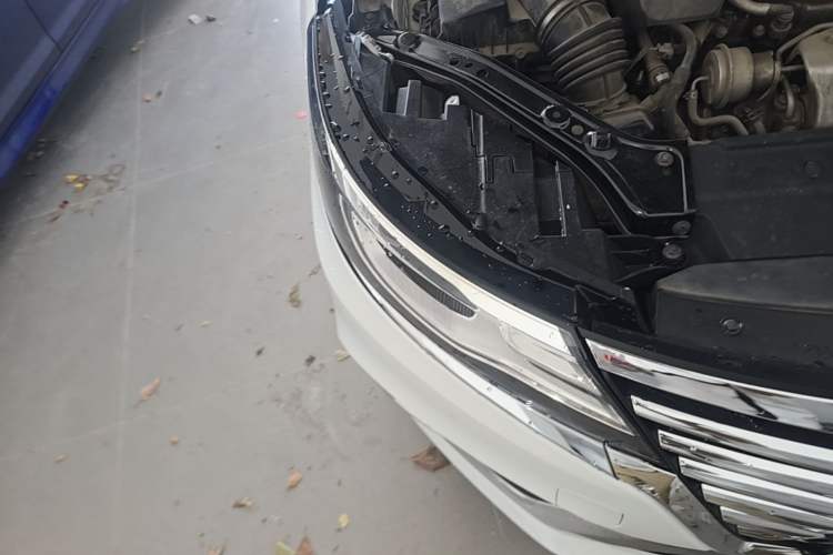 Used Roewe i6 New Energy 2017 45T Hybrid Connect & Smart Enjoyment Edition Right Front Headlight