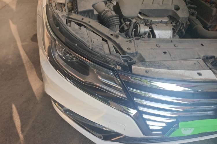 Used Roewe i6 New Energy 2017 45T Hybrid Connect & Smart Enjoyment Edition Right Front Headlight