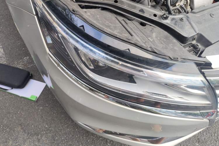Used Roewe i6 New Energy 2017 45T Hybrid Connected Smart Edition Right Front Headlight