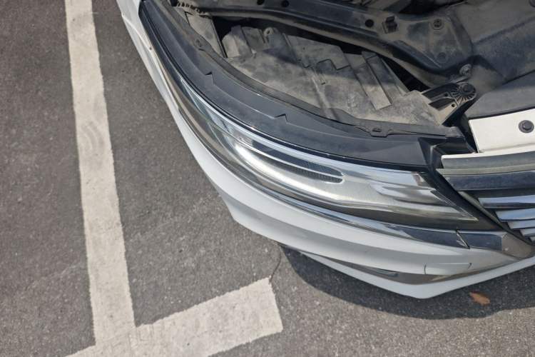 Used Roewe i6 New Energy 2017 45T Hybrid Connect & Smart Enjoyment Edition Right Front Headlight