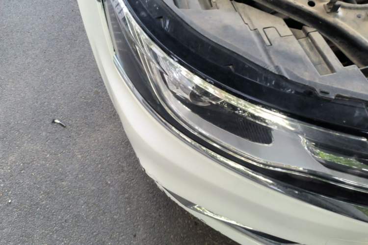 Used Roewe i6 New Energy 2017 45T Hybrid Connect & Smart Enjoyment Edition Right Front Headlight