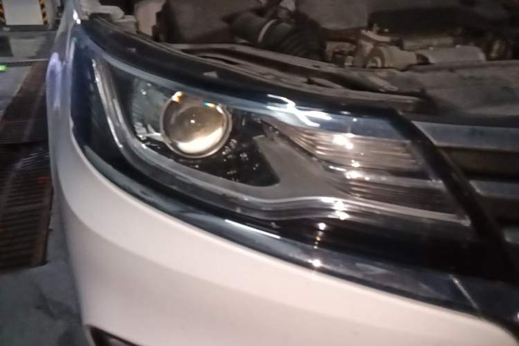 Used Roewe i6 New Energy 2017 45T Hybrid Connect & Smart Enjoyment Edition Right Front Headlight