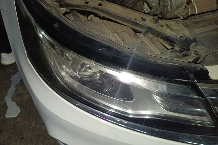 Used Roewe i6 New Energy 2017 45T Hybrid Connect & Smart Enjoyment Edition Right Front Headlight