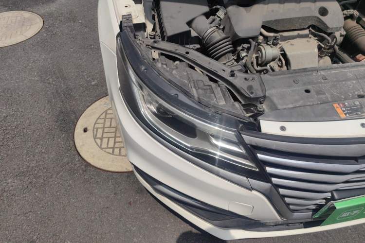 Used Roewe i6 New Energy 2017 45T Hybrid Connect & Smart Enjoyment Edition Right Front Headlight