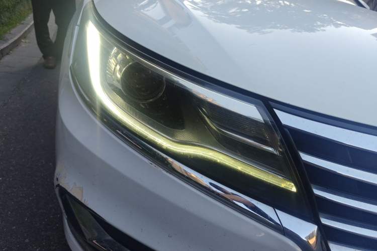 Used Roewe i6 New Energy 2017 45T Hybrid Connect & Smart Enjoyment Edition Right Front Headlight