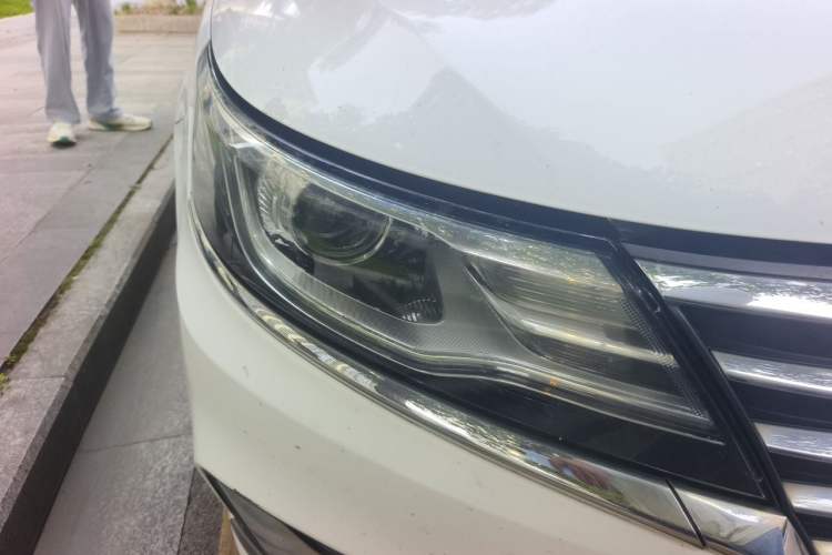 Used Roewe i6 New Energy 2017 45T Hybrid Connect & Smart Enjoyment Edition Right Front Headlight