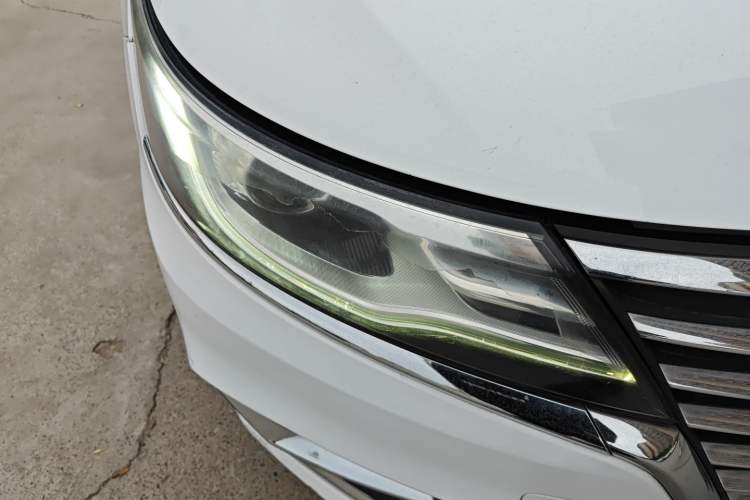 Used Roewe i6 New Energy 2017 45T Hybrid Connect & Smart Enjoyment Edition Right Front Headlight