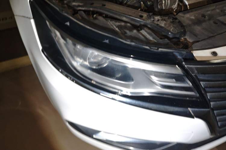 Used Roewe i6 New Energy 2017 45T Hybrid Connect & Smart Enjoyment Edition Right Front Headlight