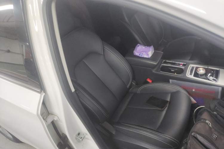 Used Roewe i6 New Energy 2017 45T Hybrid Connect & Smart Enjoyment Edition Right Front Seat