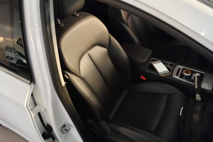 Used Roewe i6 New Energy 2017 45T Hybrid Connect & Smart Enjoyment Edition Right Front Seat