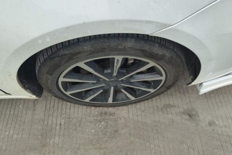 Used Roewe i6 New Energy 2017 45T Hybrid Connective Smart Luxury Edition Right Front Wheel Hub