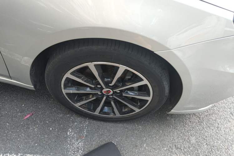 Used Roewe i6 New Energy 2017 45T Hybrid Connected Smart Edition Right Front Wheel Hub