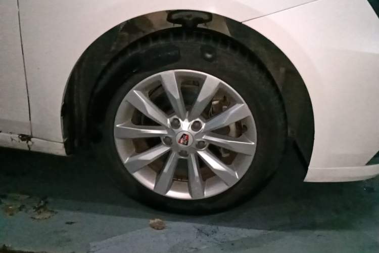Used Roewe i6 New Energy 2017 45T Hybrid Connect & Smart Enjoyment Edition Right Front Wheel Hub