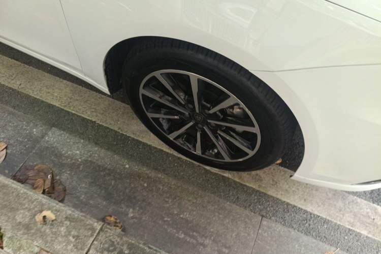 Used Roewe i6 New Energy 2017 45T Hybrid Connective Smart Luxury Edition Right Front Wheel Hub
