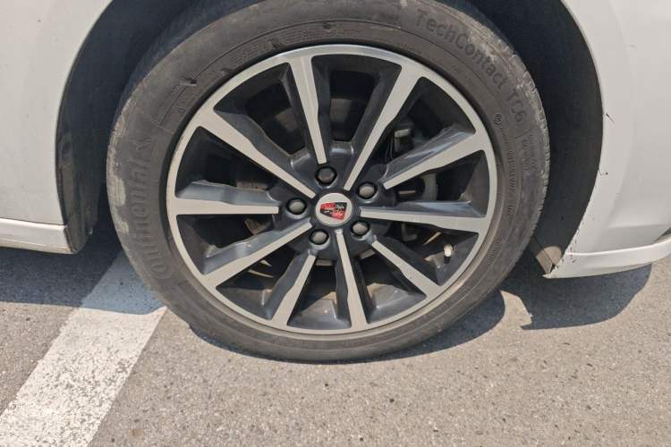 Used Roewe i6 New Energy 2017 45T Hybrid Connective Smart Luxury Edition Right Front Wheel Hub