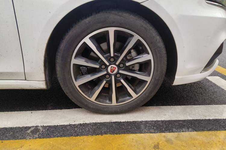 Used Roewe i6 New Energy 2017 45T Hybrid Connective Smart Luxury Edition Right Front Wheel Hub