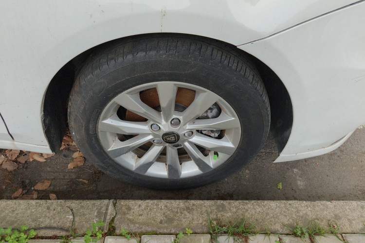 Used Roewe i6 New Energy 2017 45T Hybrid Connect & Smart Enjoyment Edition Right Front Wheel Hub