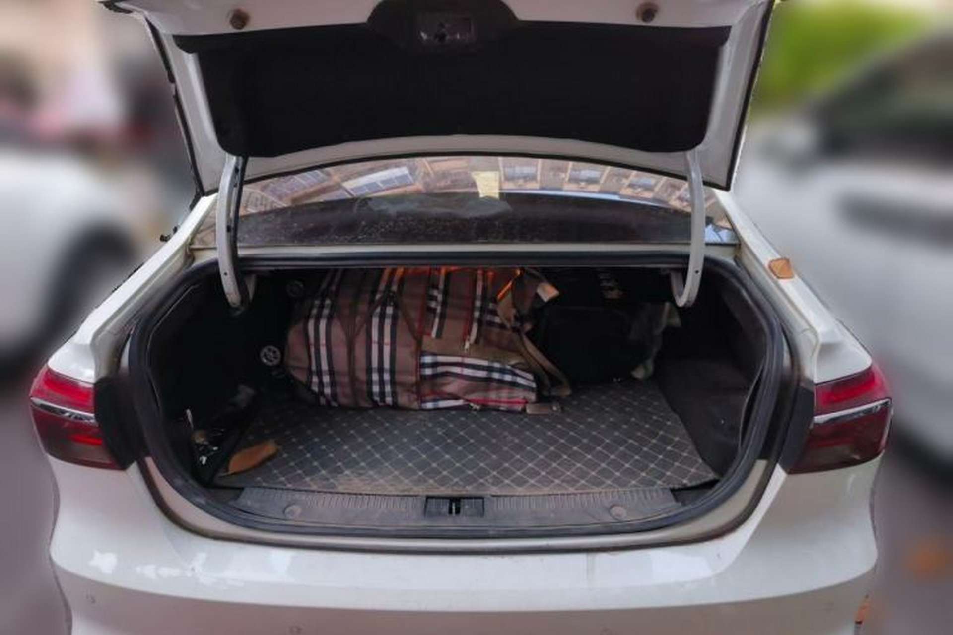 Used Roewe i6 New Energy 2017 45T Hybrid Connect & Smart Enjoyment Edition Trunk