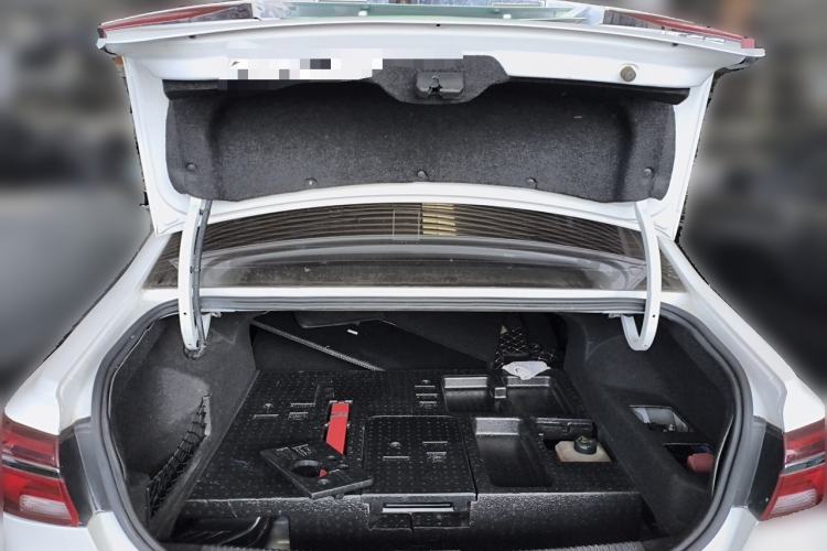 Used Roewe i6 New Energy 2017 45T Hybrid Connect & Smart Enjoyment Edition Trunk