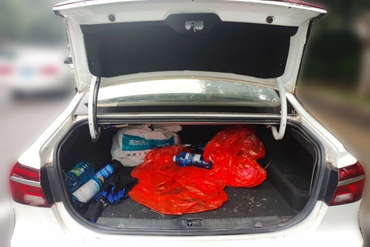 Used Roewe i6 New Energy 2017 45T Hybrid Connect & Smart Enjoyment Edition Trunk