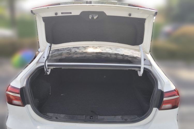 Used Roewe i6 New Energy 2017 45T Hybrid Connect & Smart Enjoyment Edition Trunk